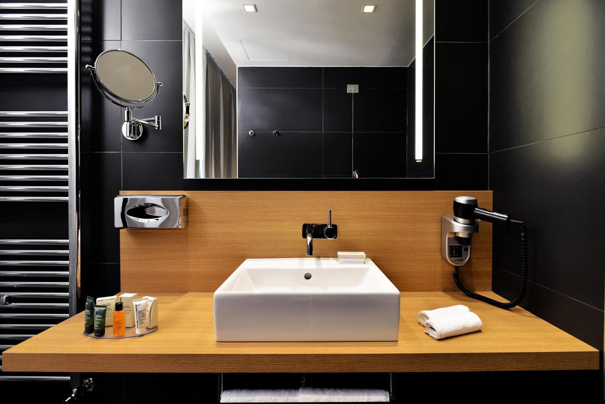 Hilton Garden Inn Milan North Екстериор снимка