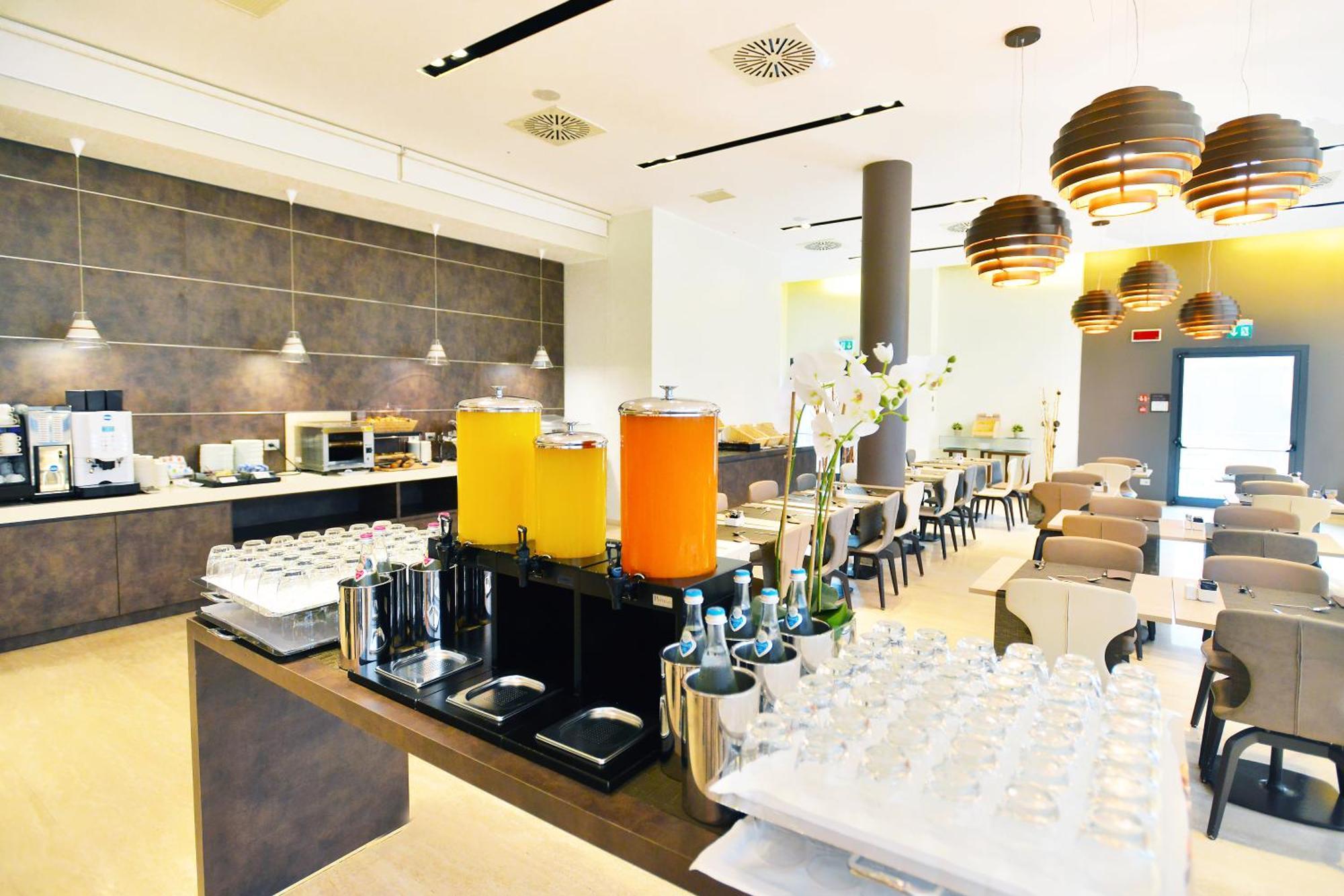 Hilton Garden Inn Milan North Екстериор снимка