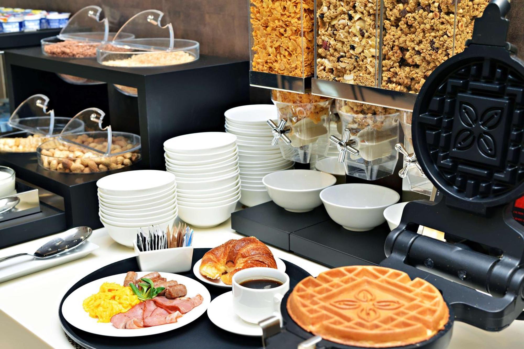 Hilton Garden Inn Milan North Екстериор снимка